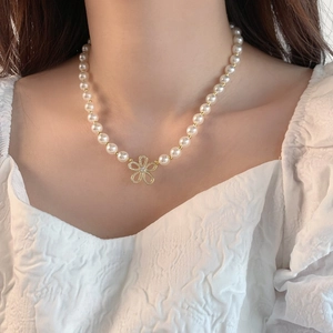 Collier Pendentif Fleur Élégant Choker Künstliche Perles D'Imitation Creux Cuivre Plaqué Or Strass Ajustable Pour Femmes Bijoux