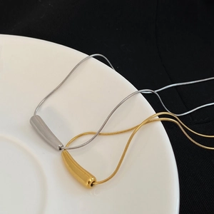 Minimalistische unregelmäßige Wassertropfen Halskette in Gold und Silber mit Schlangenkette