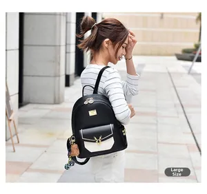 Grand sac à dos bicolore noir et blanc avec logo cerf doré en cuir de style coréen