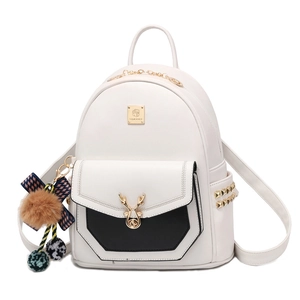 Sac à dos femme en cuir blanc et noir avec boucle cerf dorée et détails de rivets