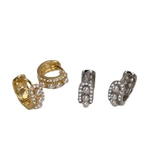 Elegant vertical triple pearl earrings with micro-inlaid diamonds in gold and silver