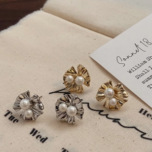 Boucles D'Oreilles Fleur Élégantes Cuivre Pétales Pliés Avec Décoration De Künstliche Perles Pour Femmes Style Rétro Français Bijoux Luxe