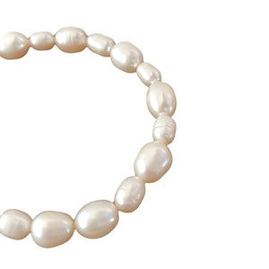 Bracelet extensible en perles d'eau douce baroques françaises et détails en or 14k