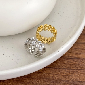 Adjustable hollow flower rings set in gold and silver finish with pearl accents