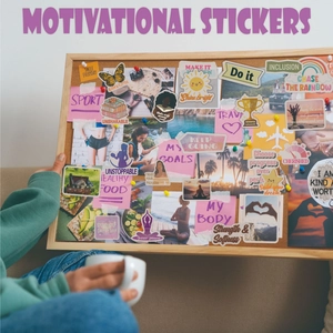 Motivationssticker-Set auf Korkwand für DIY-Journal-Deko und Inspiration
