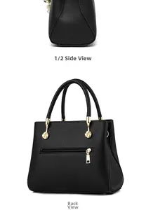 Détail de la texture grainée noire et de la poche zippée arrière sur le sac à main
