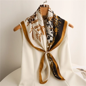 Élégant foulard en soie à imprimé floral pissenlit avec boucle en perle sur vêtement