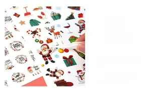 Detail von DIY Weihnachtsaufklebern mit Weihnachtsmann-Motiven und Stanzkante