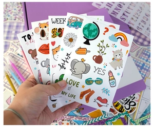 Gros plan d'autocollants pour journal DIY avec motifs d'animaux mignons et dessins