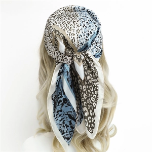 Fashion Leopard Print Square Scarf Women Faux Satin Satin Bandana Hair Tie Neck Wrap Soft Sunscreen Accessory Elegant