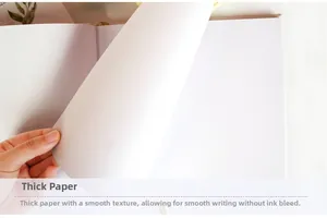 Gros plan sur du papier blanc épais avec une texture lisse et résistante à l'encre