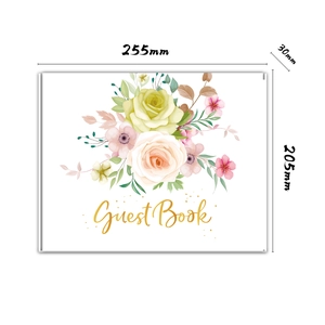 Bloemen bruiloft gastenboek met goudfolie belettering en afmetingen 255x205mm