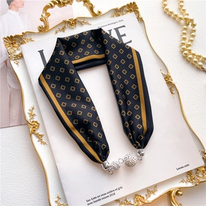 Foulard Cravate Élégant En Faux Satin Boucle Magnétique Pendentif Boule Strass Motif Damier Argyle Accessoire Décoratif