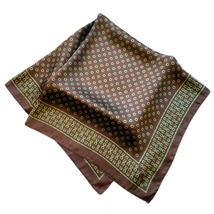 Klassisches 70cm Seidenquadrat mit braun-grünem Hufeisenmuster für Damen