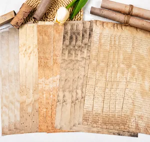 Λεπτομέρεια vintage χαρτιού scrapbooking με ρετρό γραφή και παλαιωμένη υφή