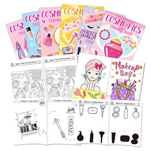 Detalle de libros de colorear para niños con temas cosméticos y rompecabezas