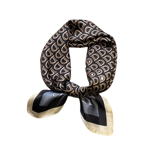 Foulard quadrato in seta marrone e nero con motivo a lettere e finitura satinata lucida