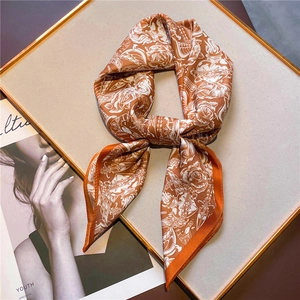 Foulard Carré Imprimé Art Tatouage Rétro Motif Rose Coeur Imitation Satin Neckerchief Pour Femmes Bandeau Cheveux Polyvalent