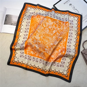 Carré de soie rétro ethnique orange avec motifs cachemire et fleurs d'éléphants