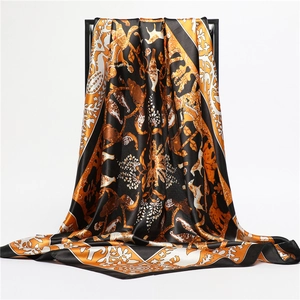 Foulard élégant en satin de soie 90cm avec motifs fleurs, oiseaux et cerf brillant