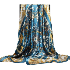 Carré de soie satinée 90cm bleu et or avec motifs artistiques d'animaux
