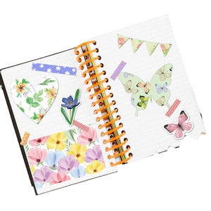 30x30cm Frühlings-Scrapbook-Papier mit Aquarell-Blumen und Schmetterlings-Designs