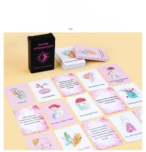 Dettaglio di 60 carte motivazionali con arte astratta e citazioni positive in inglese