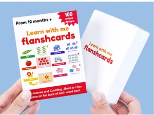 Primer plano de 100 tarjetas educativas para niños con animales y números en caja blanca