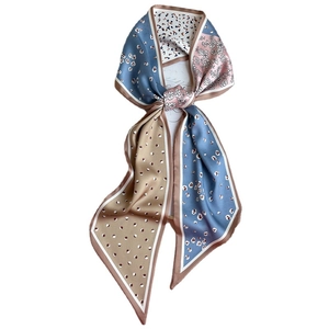 Élégant foulard long en soie double face avec imprimé léopard bleu et floral