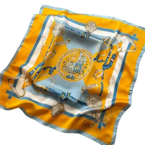 Foulard di seta 70cm di lusso con stampa araldica equestre gialla e blu