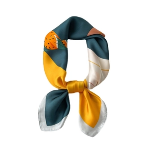 Foulard carré effet soie avec motifs d'oiseaux et blocs de couleurs géométriques