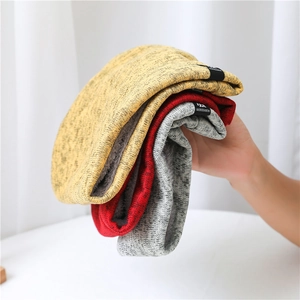 Winter-Strickschal mit dickem Webpelzfutter in den Farben Gelb, Rot und Grau
