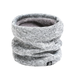 Winter-Strick-Halswärmer mit Fleece-Futter in Graumeliert und Logo-Etikett