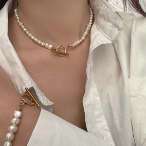 Ensemble collier et bracelet en perles d'eau douce naturelles avec fermoir OT doré