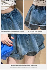 Détails d'une jupe-culotte en jean pour fille avec taille élastique et design à couches