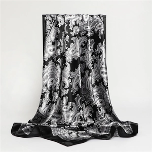Eleganter 90cm schwarz-weißer Paisley-Seidensatin-Viereckschal mit Faltenwurf