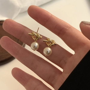 French vintage gold knot pearl earrings with white round pearls in light luxury style