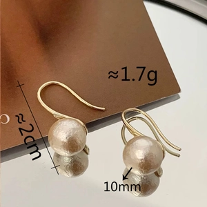 Détail des boucles d'oreilles perles de coton 10mm avec plaqué or et dimensions