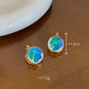 Detail view of 1.8cm enamel earrings with gold plating and colorful oil painting marble effect