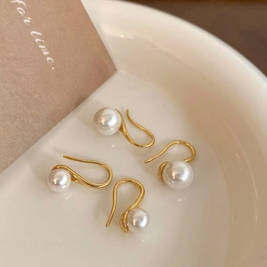 Artificial Pearl Hook Earrings Gold Plated Copper Minimalist High Heel Design Elegant Dangle Ear Jewelry For Women Girls