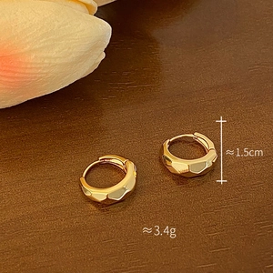 Detailed view of geometric gold hoop earrings with dimensions 1.5cm and 3.4g weight