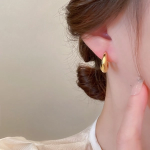 Minimalist irregular gold-plated drop earrings with a polished metallic mirror finish