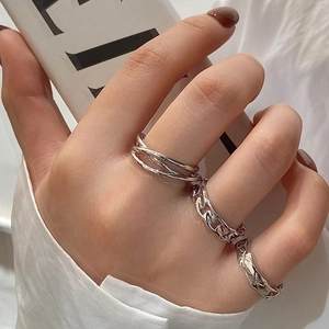 Three-piece set of silver geometric rings featuring chain links and hammered metal texture