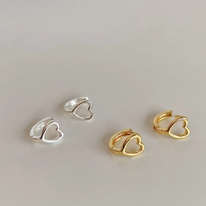 Orecchini a cerchio minimalisti a cuore cavo in oro e argento per donna