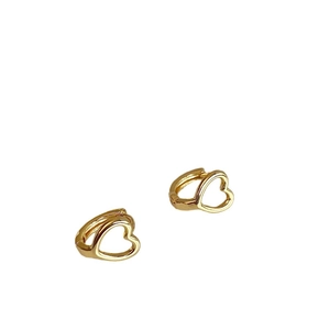Orecchini a cerchio a cuore cavo in oro lucido per un look femminile sofisticato