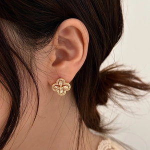 Boucles d'oreilles trèfle à quatre feuilles plaquées or avec zircons brillants style français