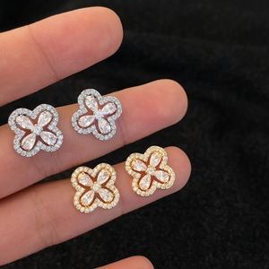 Boucles d'oreilles fleurs en zircon étincelant avec placage en or et argent