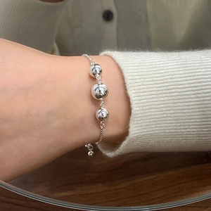 French retro silver bracelet with polished beads on a minimalist box chain for daily wear