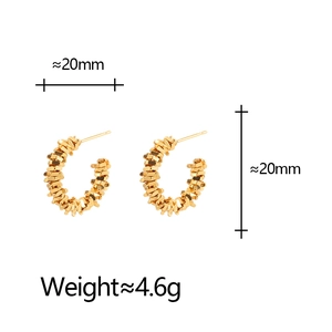 Vue détaillée des créoles dorées de 20mm avec dimensions et détails du poids