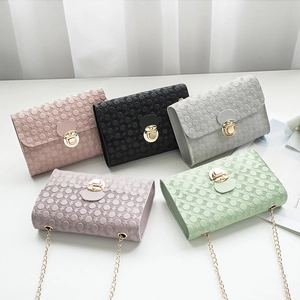 Damen Mode PU Leder Mini Quadratische Umhängetasche Blumenprägung Goldkette Schultertasche Elegante Handytasche